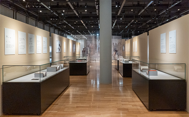 「名著誕生展 ヴァチカン教皇庁図書館Ⅲ+」展示風景